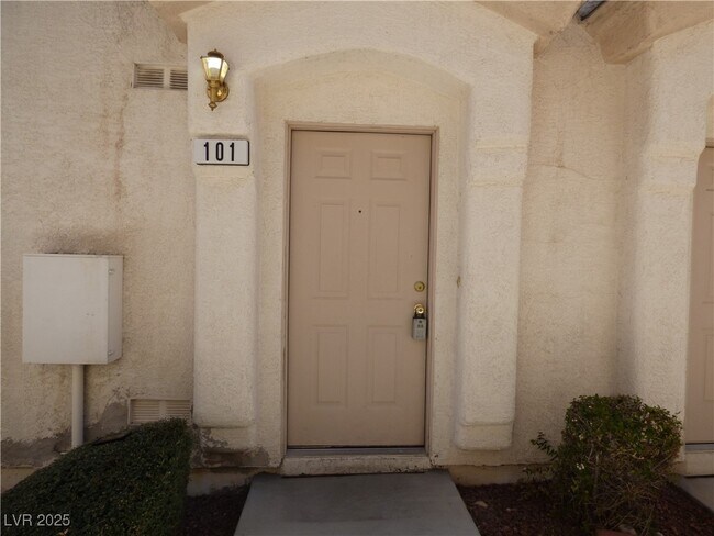 Building Photo - 9353 Leaping Deer Pl
