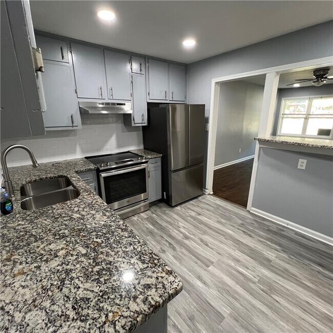 Building Photo - 1083 Center St SW