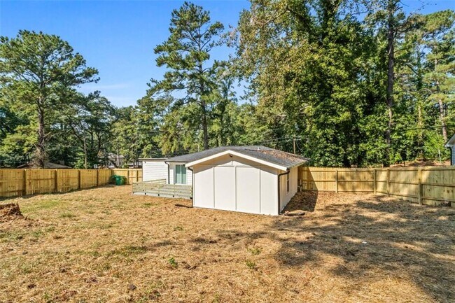 Building Photo - 1514 Peachcrest Rd