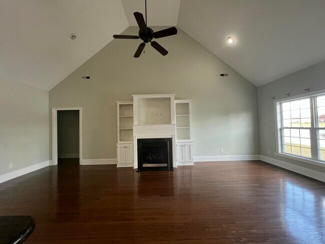 Building Photo - 2105 Harborview Dr