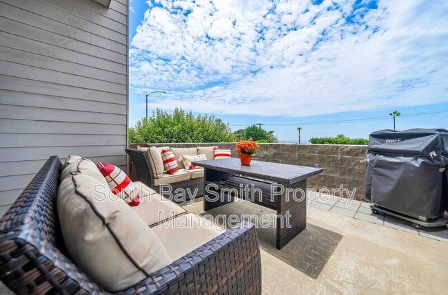 Building Photo - 420 Palos Verdes Blvd