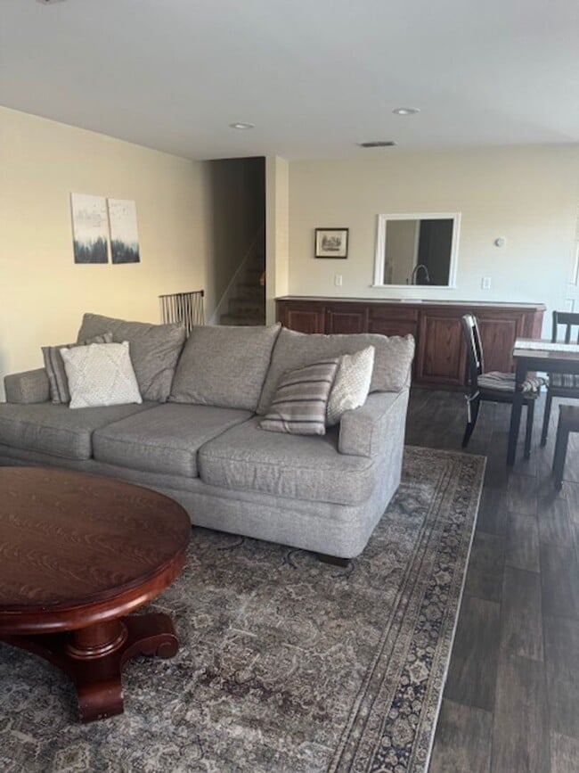 Building Photo - 3/2/2 Gated Community, Fenced Yard, Pool Access