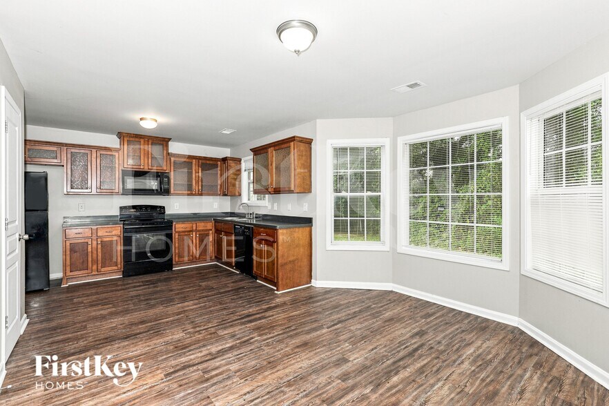 Building Photo - 1009 Serene Lake Dr