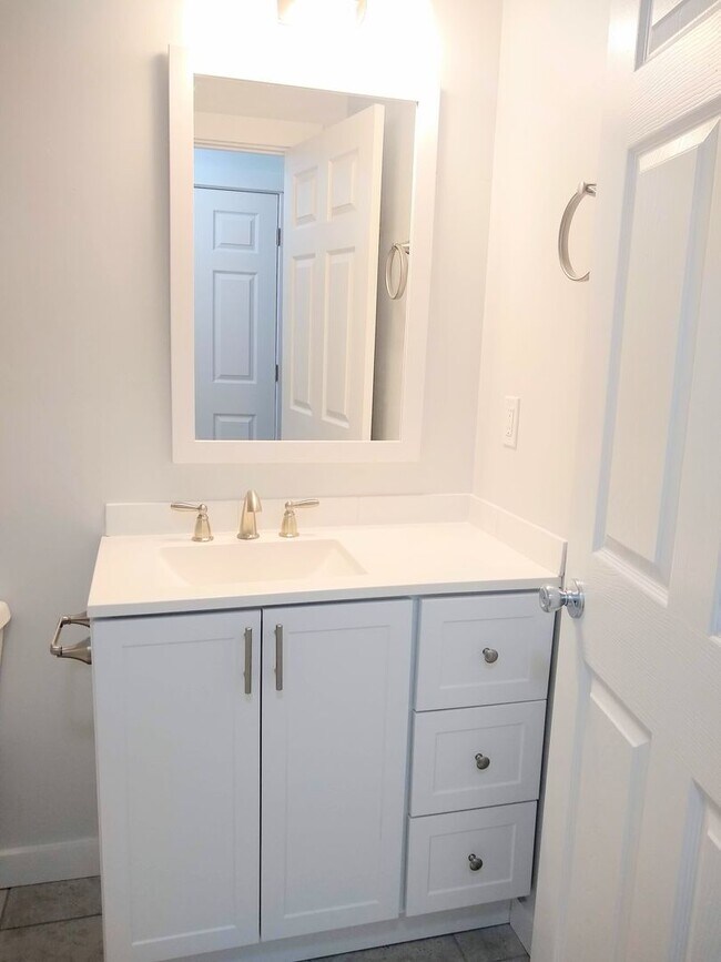 Building Photo - Bluffdale Townhouse Rental in Bringhurst S...