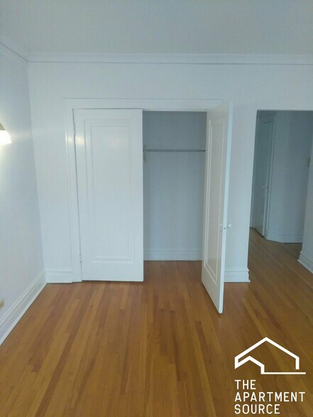 Building Photo - 1913 W Larchmont Ave