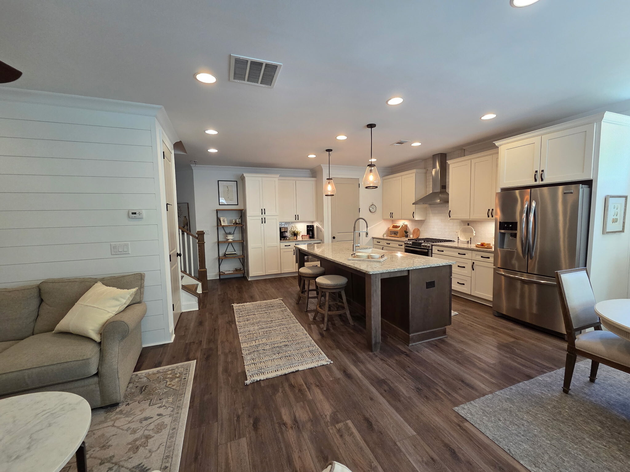 Open Concept design - 423 Johnson Ct