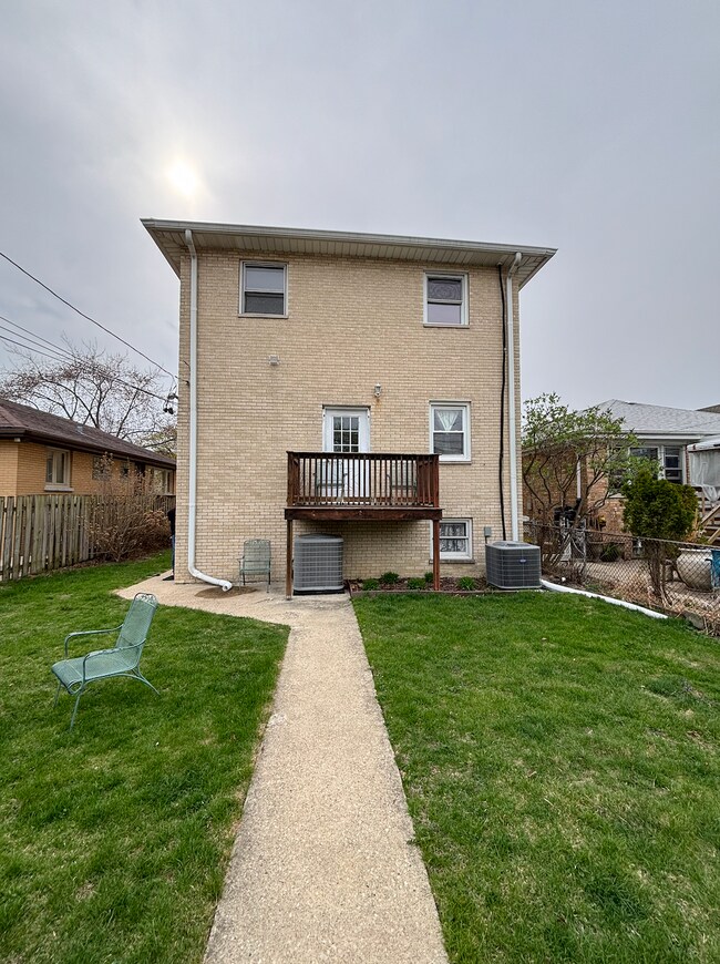 Building Photo - 4447 N Melvina Ave