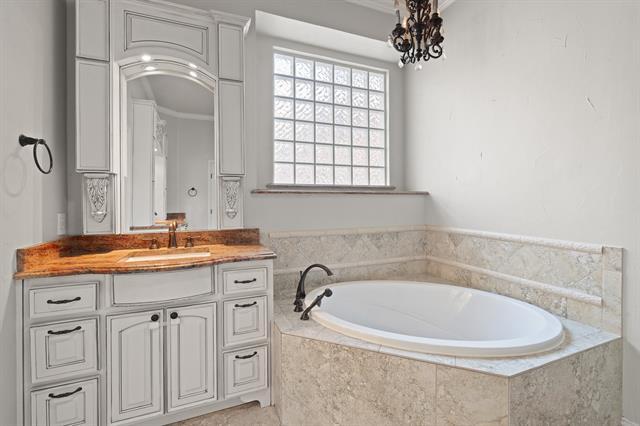 Building Photo - 4 Brookway Ct