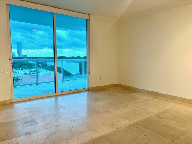 Building Photo - 1401 SW 22nd St