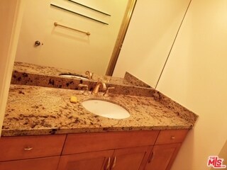 Building Photo - 137 S Palm Dr