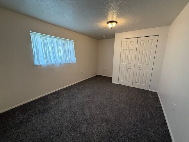 Building Photo - 451 N Montgomery St