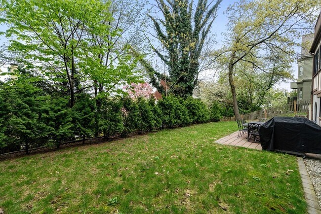 Building Photo - 17 Chestnut Hill Terrace