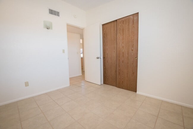 Building Photo - Updated and Charming 3 Bedroom, 2 Bath Hom...