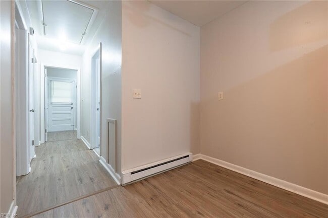 Building Photo - 344 Woodview Ave