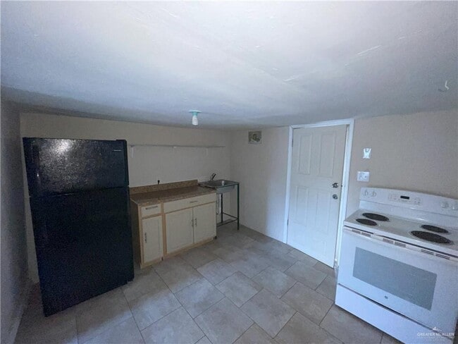 Building Photo - 14 E St