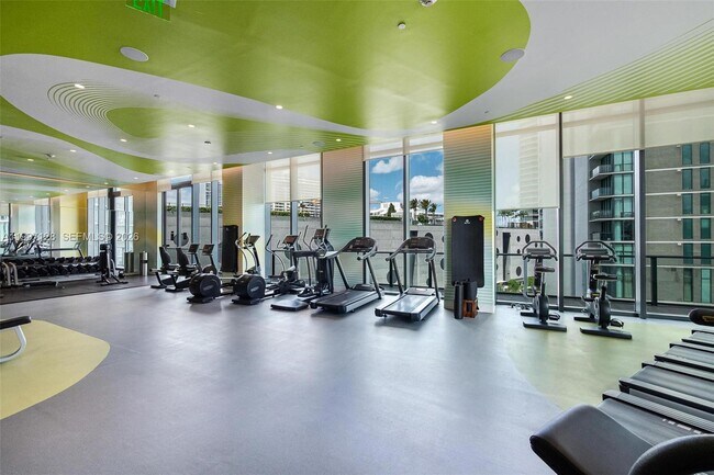 Building Photo - 501 NE 31st St