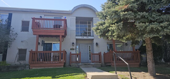 Building Photo - 1756 Fort St