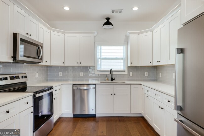Building Photo - 499 Little Oak St