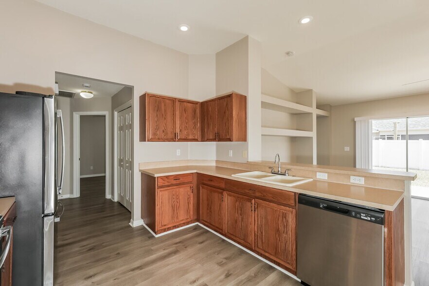 Building Photo - 1217 Barclay Wood Dr