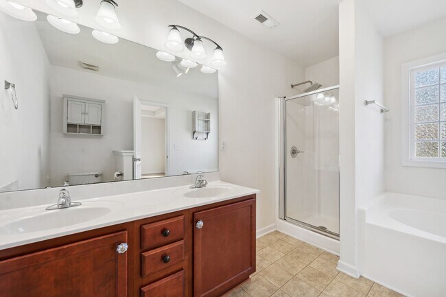 Building Photo - Welcome to this charming 4-bedroom, 2.5-bathroom home located in Durham, NC.!