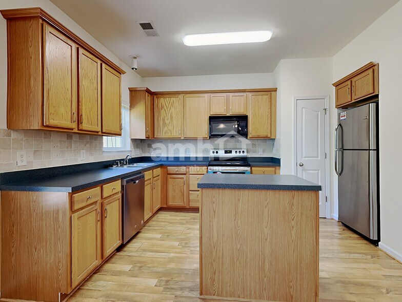 Building Photo - 3457 Lilliefield Ln