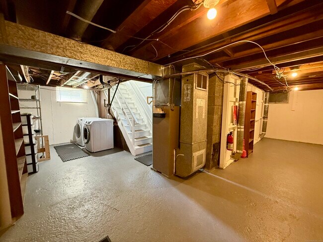 Building Photo - 10 Norvel Rd