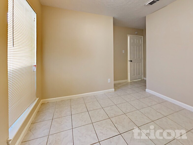 Building Photo - 3446 Edgecreek Dr
