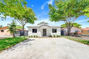 Building Photo - 861 NW 6th Ave