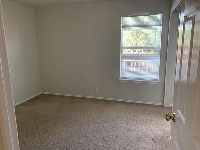 Building Photo - 14304 Sarah Ann Dr