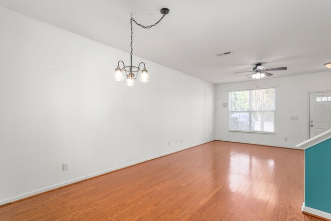 Building Photo - **Charming 2/2.5 Burlington Townhome**
