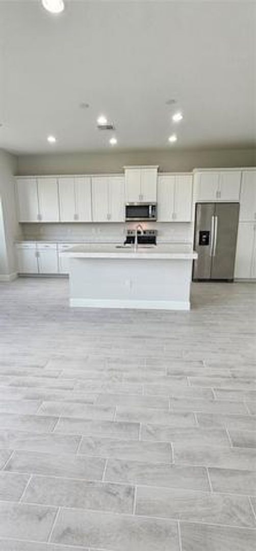 Building Photo - 5461 Empire Dr