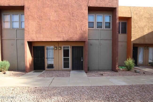 Primary Photo - 604 E Weber Dr