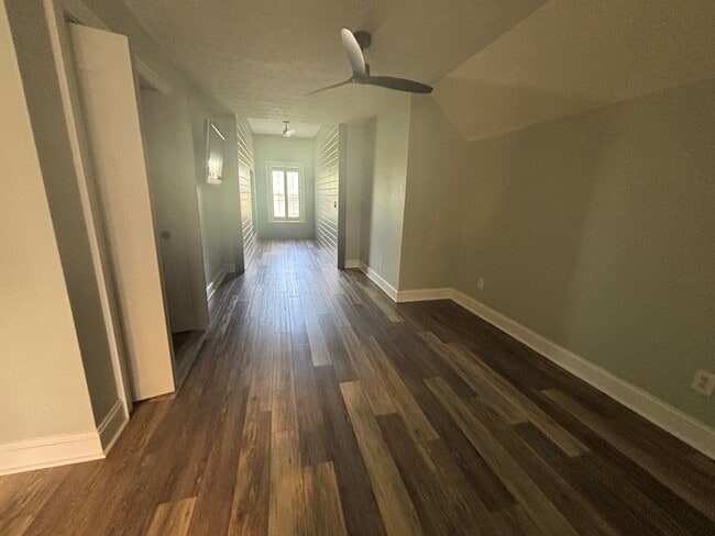 Building Photo - 802 Marvin Ave