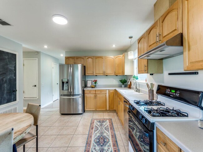 Building Photo - 1705 Adriane Dr