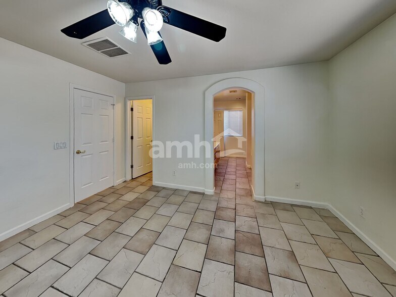 Building Photo - 7659 S Meadow Spring Way