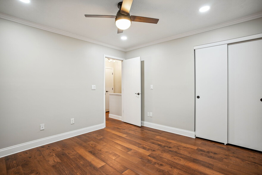 Building Photo - 700 Alta View Ct