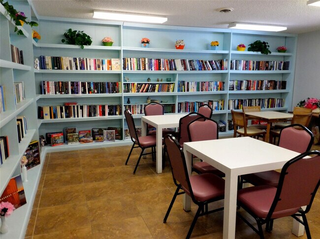 Building Photo - 7807 Golf Cir Dr