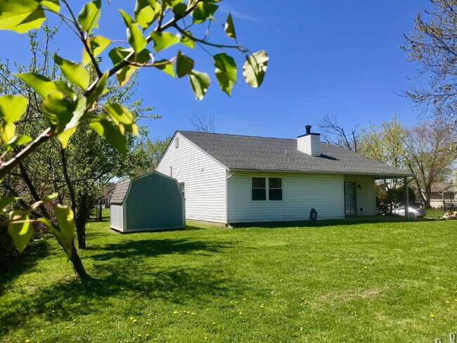Building Photo - Charming 3 Bedroom, 2 Bathroom Home in Perry Township!
