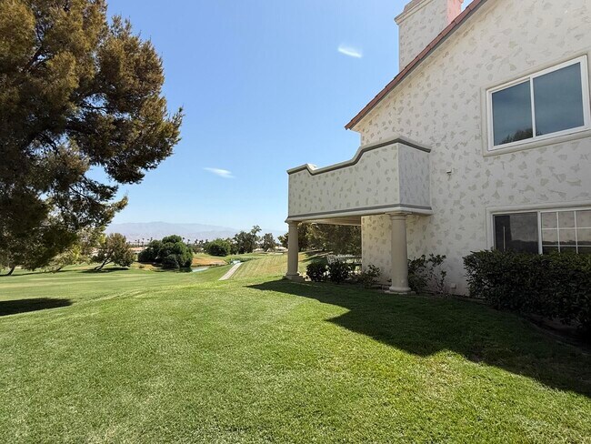 Building Photo - 326 Vista Royale Dr
