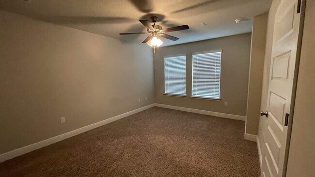 Building Photo - 6053 Royal Port Ct
