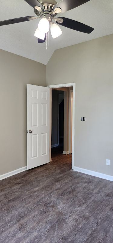 Building Photo - 5566 Kentwood Dr