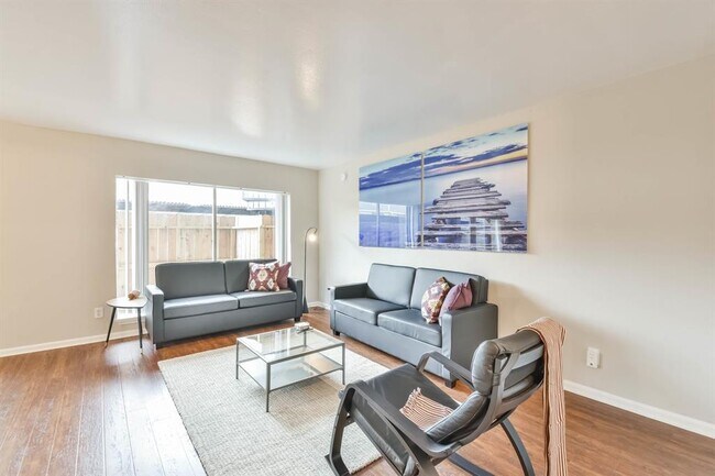Building Photo - 1811 Stoney Brook Dr