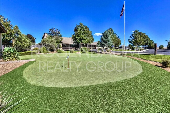 Building Photo - Gorgeous 3-bedrooms, 2-baths home in the h...