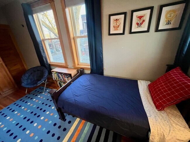 Building Photo - 3700 N Hermitage Ave