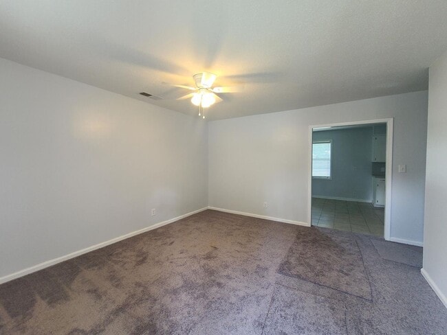 Building Photo - 4 Bedrooms 2.5 Baths, North Columbus