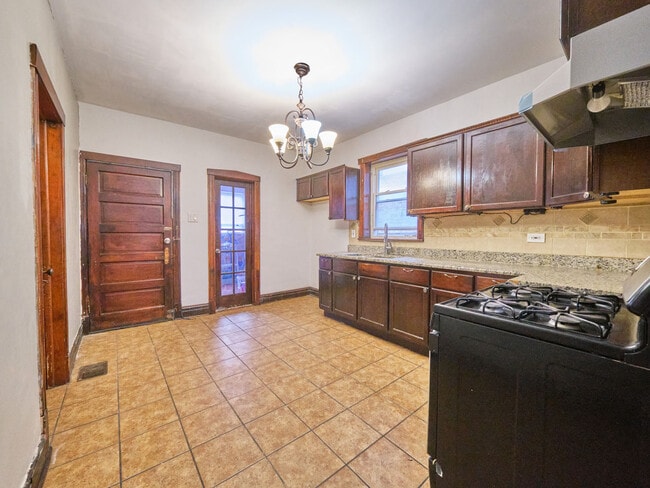 Building Photo - 3016 W 41st St