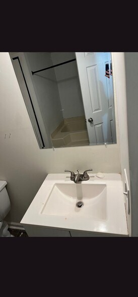 Building Photo - 581 Ila Rd