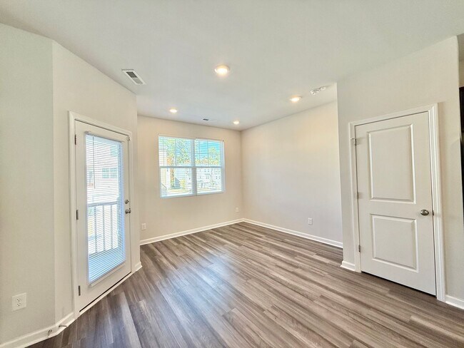 Building Photo - **OFFERING WAIVED APPLICATION FEES & $200 MOVE IN PROMOTION** Stunning 3BD, 2.5BA Raleigh Townhom...