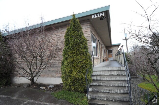 Building Photo - 3512 NE 94th St