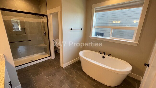 Building Photo - Modern 3 BD | 2 BA Home w/ Bonus Room - Es...